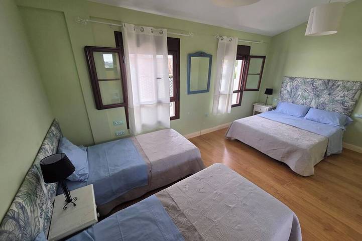 Ferienhaus für 9 Personen, mit Terrasse und Garten sowie Whirlpool - 1