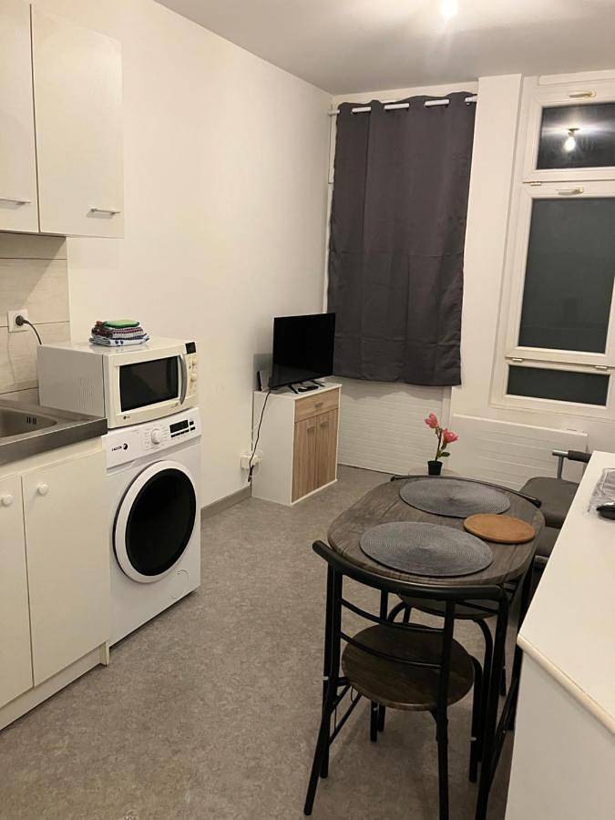 Appartement entier, One-Bedroom Apartment in Lacaune, Région de Lacaune