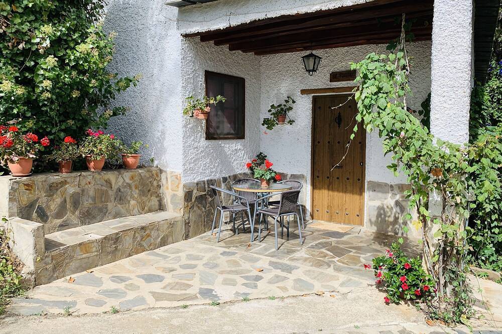 Casa Rural con jacuzzy en las Alpujarras Granadinas in Laroles, Nevada (Granada)