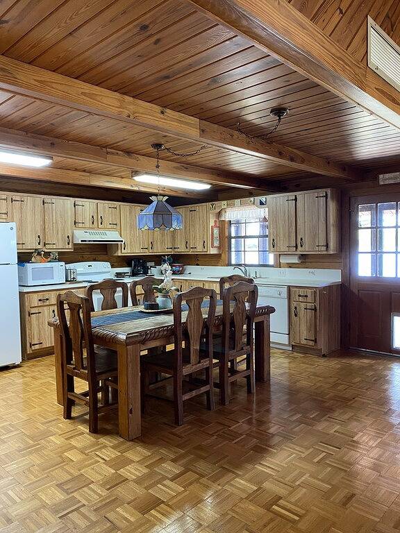 Lakefront Cabin in Ocala Forest – Near Springs, Shops, Pet Friendly Getaway in Marion County (FL)