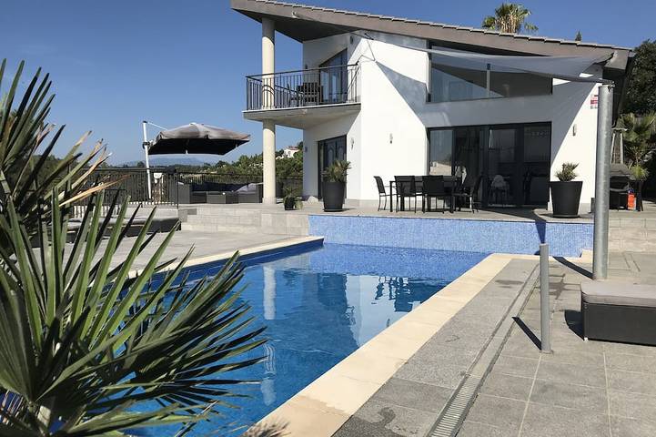 Villa für 10 Personen, mit Whirlpool und Balkon in Lloret de Mar