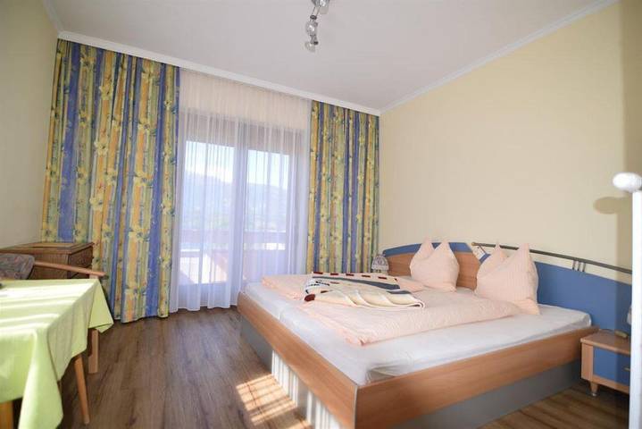 Ferienwohnung für 3 Personen, mit Seeblick und Garten sowie Pool und Ausblick in Seeboden - 4