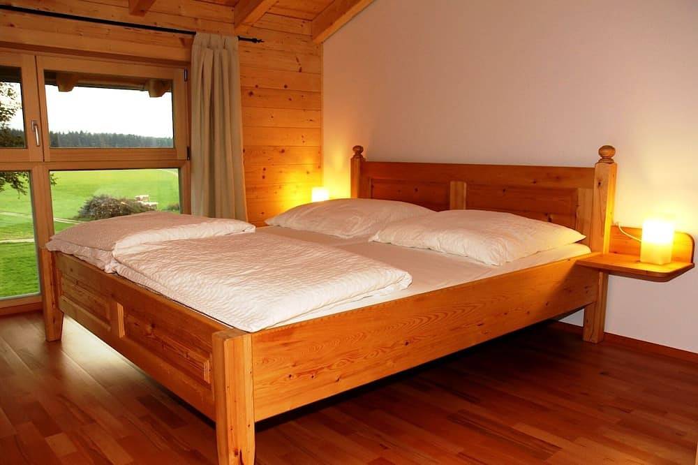 Ganze Wohnung, Haus Efeu 90m², bis 6 Personen, 3 separate Schlafzimmer in Traunreut, Landkreis Traunstein