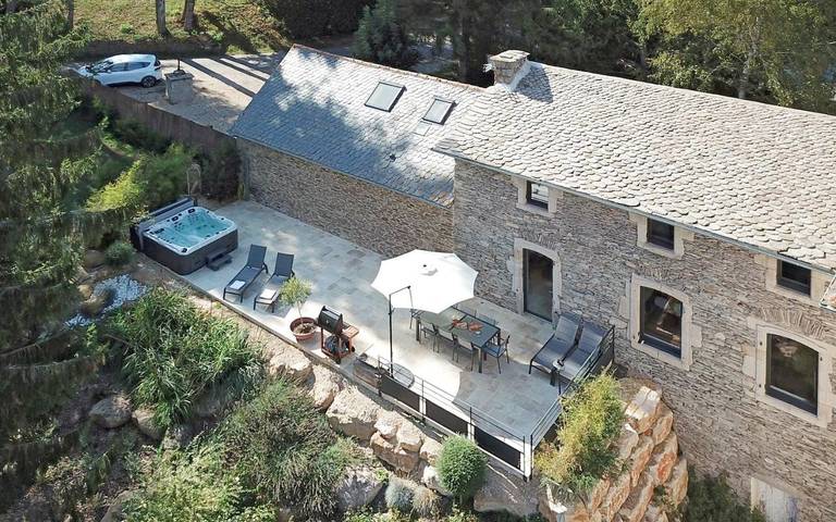 Location de vacances pour 4 personnes, avec piscine ainsi que jacuzzi et jardin à Salles-Curan - 3