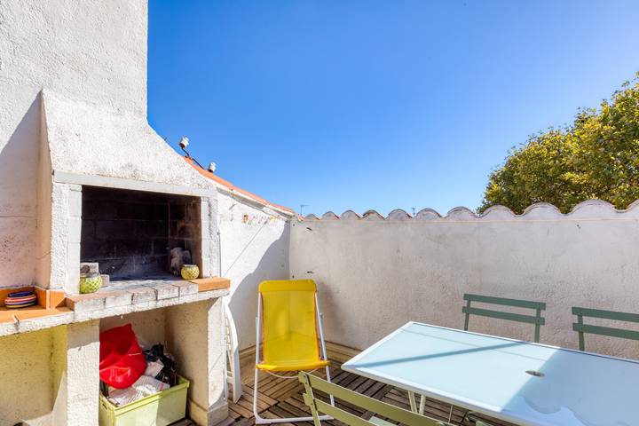 Entire apartment, Apartment 'Siesta Sete' with Private Terrace and Wi-Fi in Sete, Mediterranean Coast (France)