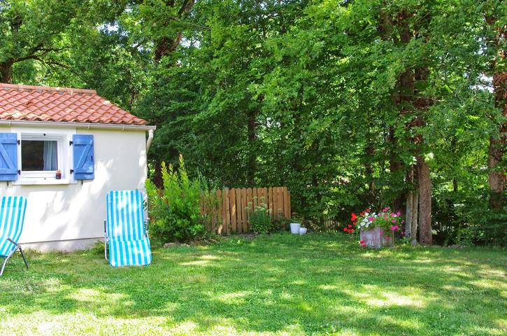 Gîte pour 4 personnes, avec terrasse ainsi que jardin et piscine à Saint-Julien-des-Landes - 3