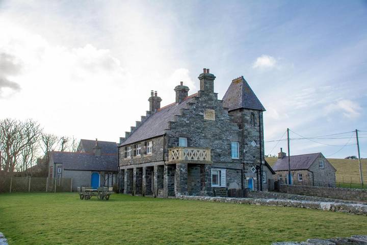 Cottage for 10 people in Rhoscolyn