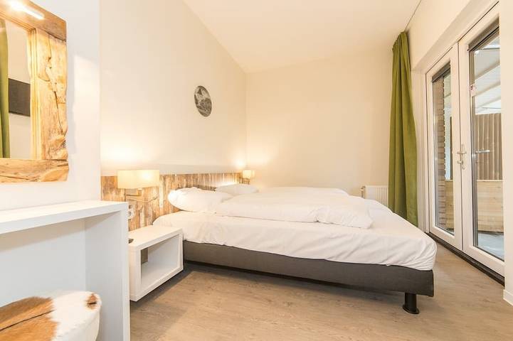 Geheel appartement, Ruime split-levelwoning met barbecue in Maastricht, Hoge Kempen