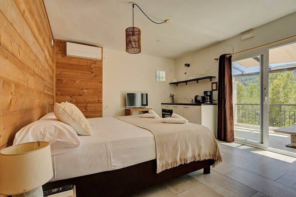 Entire apartment, Studio 2 in Cala Llonga, Santa Eulària des Riu