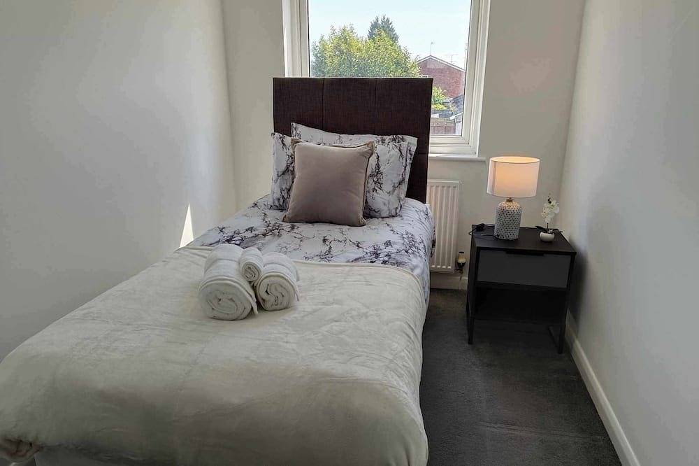 Spacious Monmouth House in Aylesbury: Ideal for Professionals and Large families in Aylesbury, Buckinghamshire
