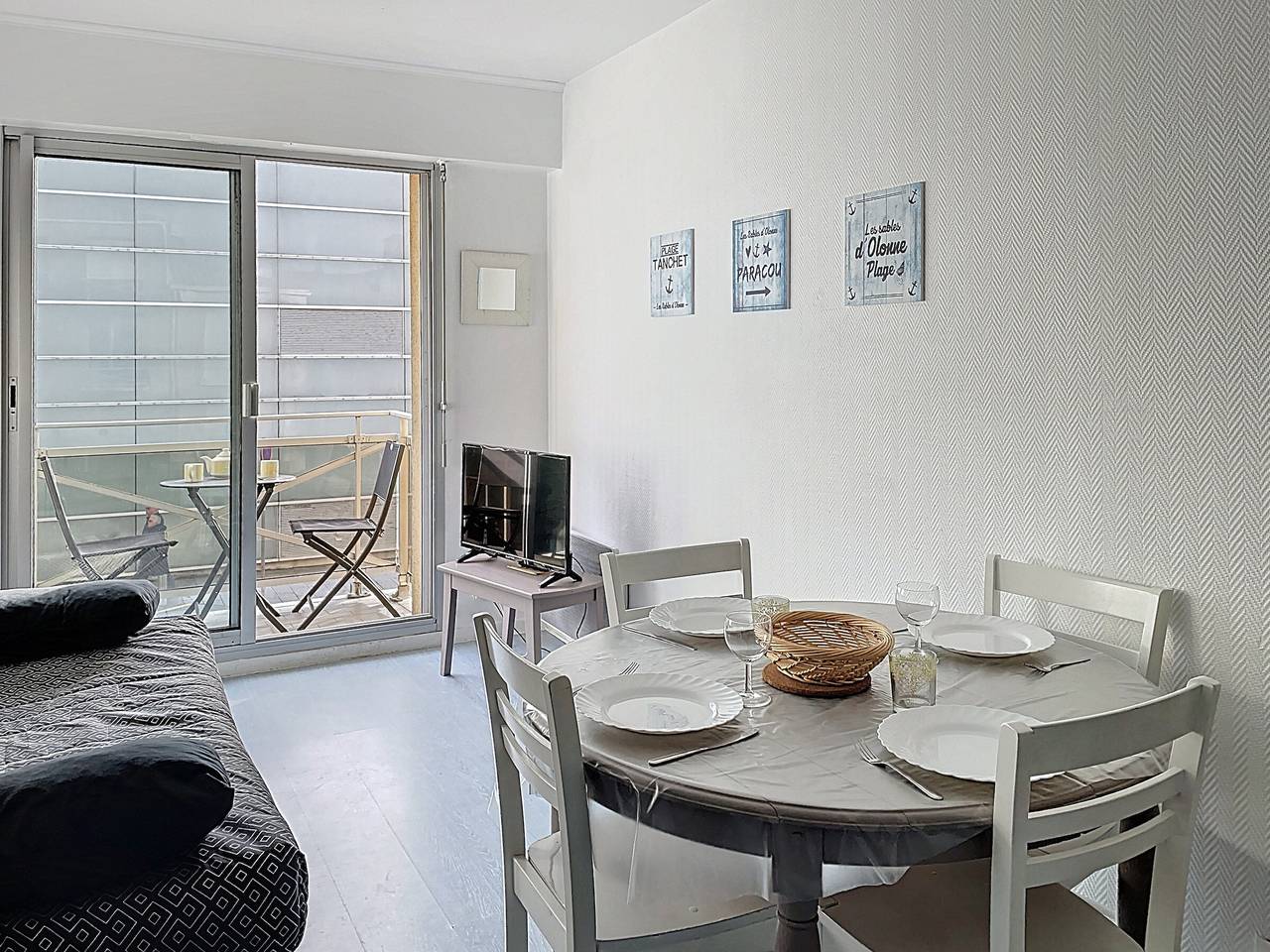 Studio entier, Studio rénové avec balcon à 100m de la plage et piscine - 4 personnes - Les Sables-d'Olonne in Les Sables-d'Olonne, Vendée
