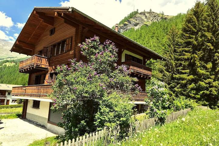 Gîte pour 8 personnes, avec balcon et jardin, animaux acceptés dans Les Haudères