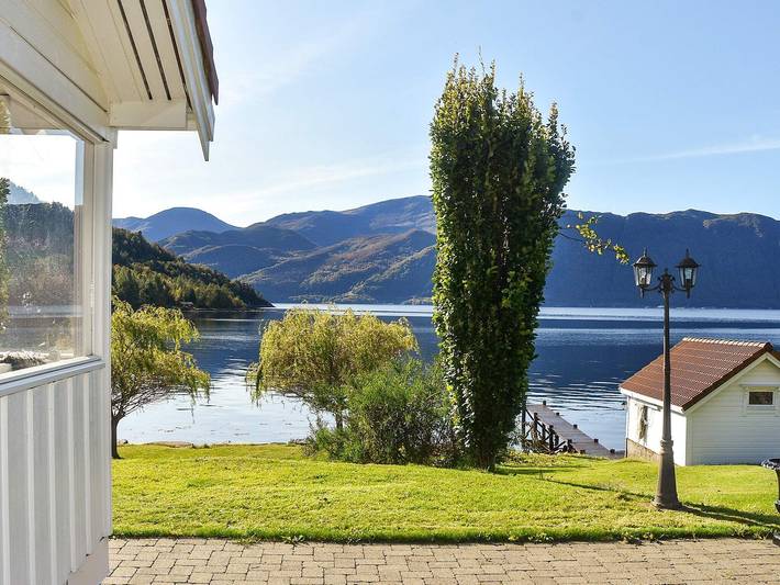 Familienoase mit Seeblick in Volda
