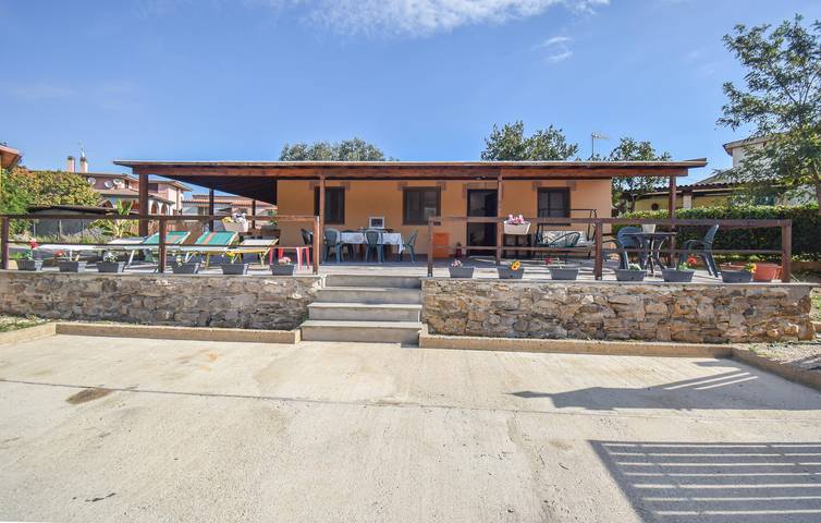 Location de vacances pour 8 personnes, avec jardin et piscine à Civitavecchia