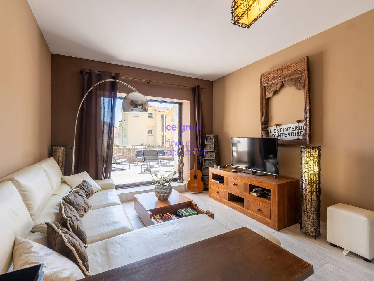 Ganze Wohnung, Guillem De Berguedà Bxs - Apartamento amplio y reformado, con pocas escaleras, situado en un tranquilo residencial de Grifeu in Platja Grifeu, Oberampurien