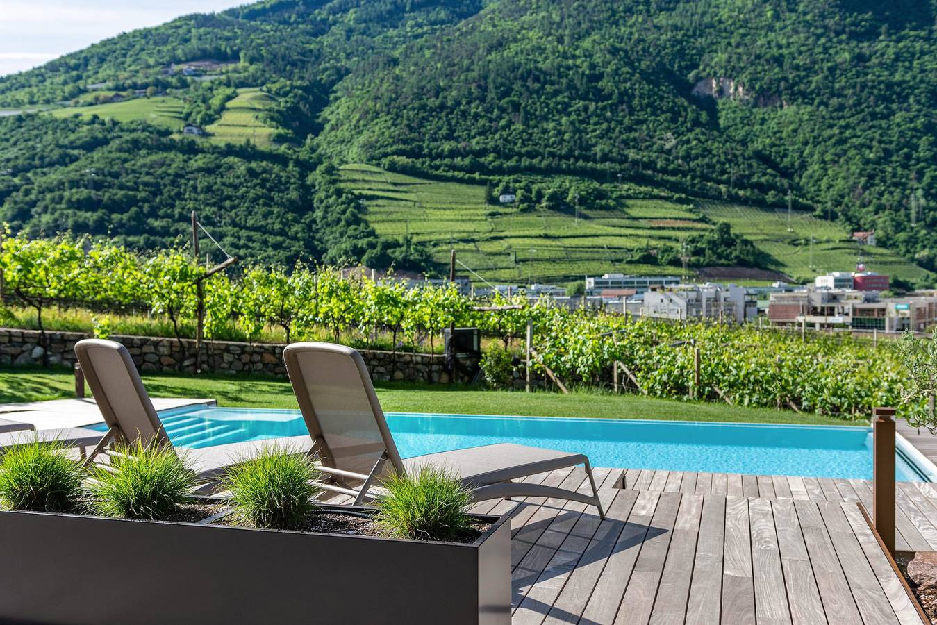Appartement entier, Appartement "Erbacher - Renate's Gründer Suite" avec vue sur la montagne, piscine partagée et sauna in Centro-Piani-Rencio, Bolzano