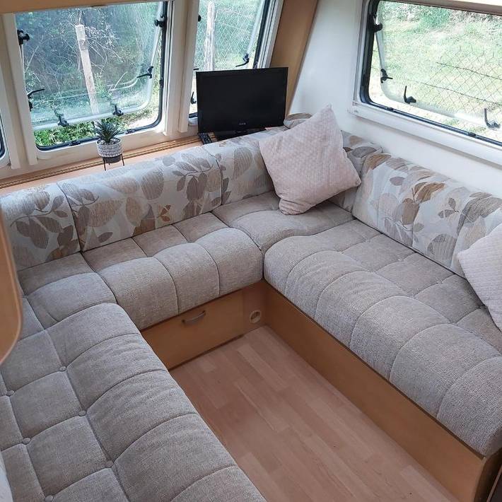 Tente pour 6 personnes, avec jardin et terrasse, animaux acceptés dans Allier - 2