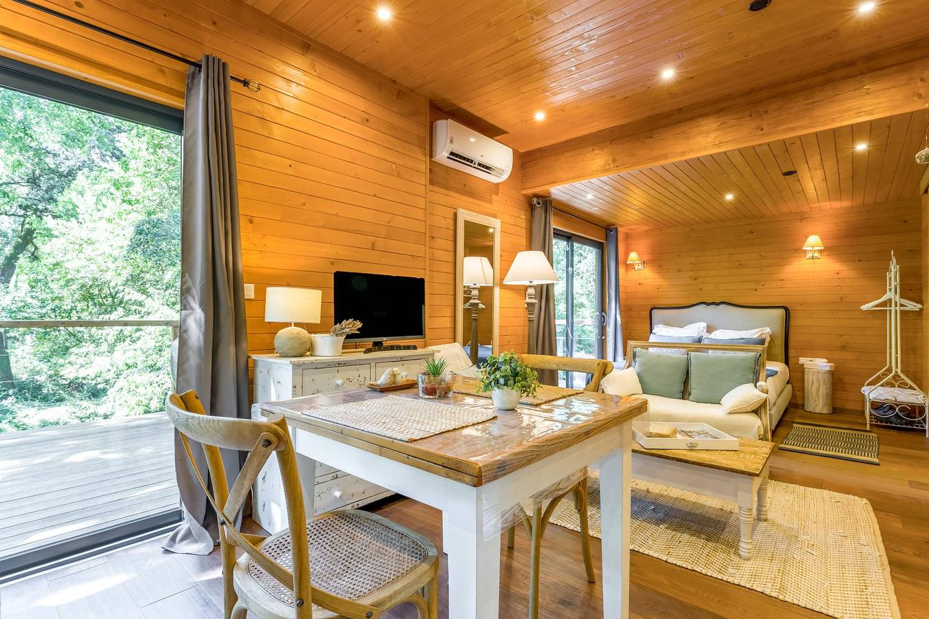 Casa vacanze 'Lodge Campagne Chic 3 - Mas De Rey' con terrazza privata, Wi-Fi e aria condizionata in Arpaillargues-et-Aureillac, Nimes e dintorni