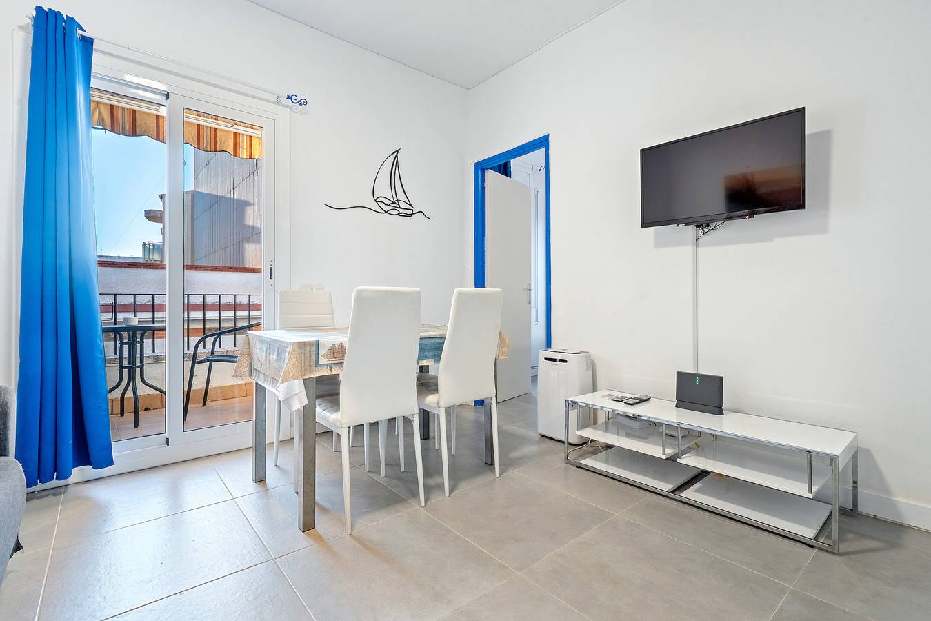 Entire apartment, Apartment 'De Playa' with Sea View, Balcony and Air Conditioning in Calafell, Costa Dorada