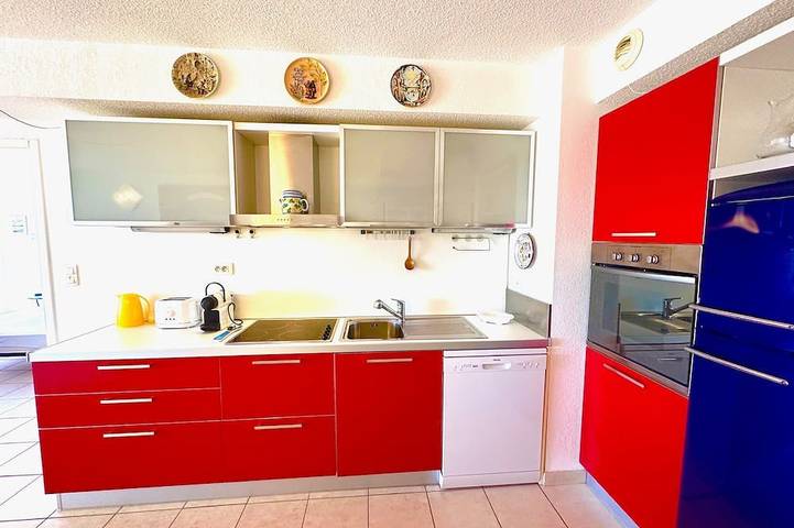 Appartement entier, Joli appartement T2 en résidence avec piscine et vue mer. Parking gratuit. in Sari-Solenzara, Arrondissement de Sartène
