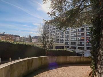 Ferienwohnung für 6 Personen, mit Balkon und Seeblick sowie Pool in Genf
