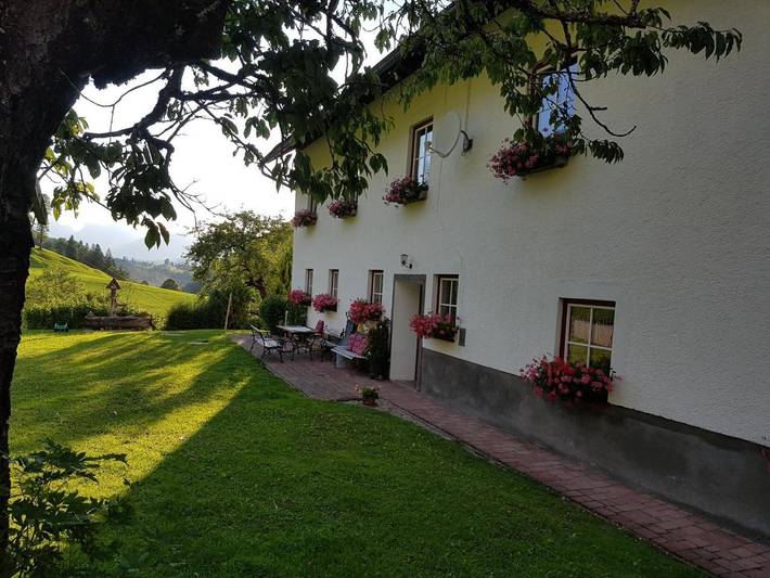 Ferienwohnung für 5 Personen, mit Terrasse und Garten sowie Kinderpool und Ausblick in Rosenau am Hengstpaß
