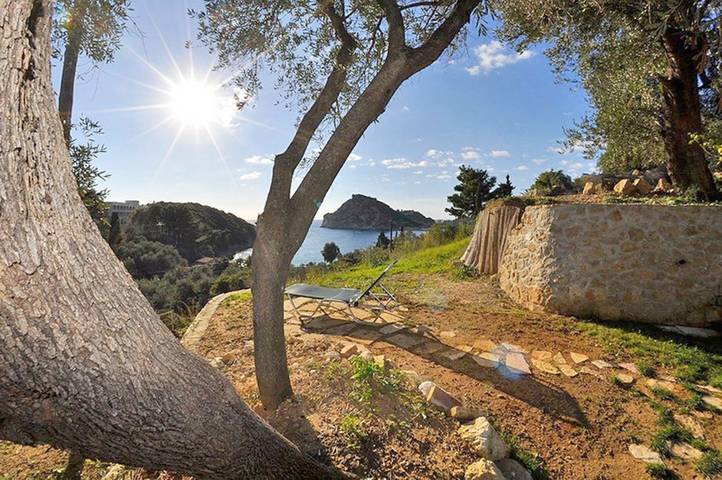 Gîte pour 2 personnes, avec vue et jardin dans Paleokastritsa