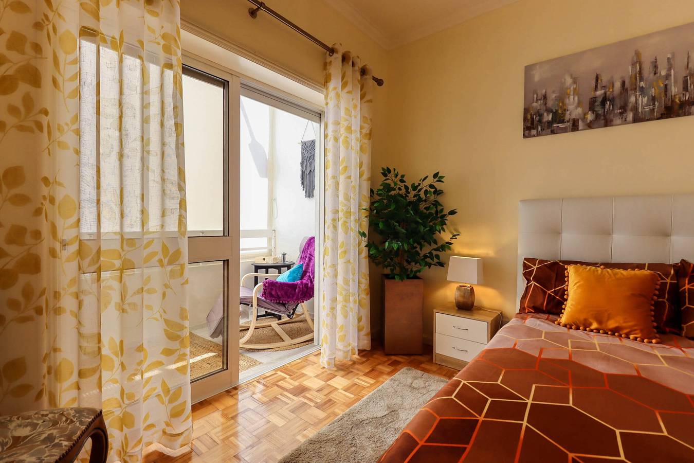 Apartamento entero, Apartamento 'Bosque Marítimo' con vistas a la montaña, terraza privada y Wi-Fi in Praia da Amorosa, Chafé
