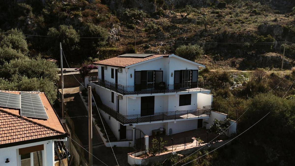 Appartamento intero, Two-Bedroom Apartment in Trabia, Provincia di Palermo