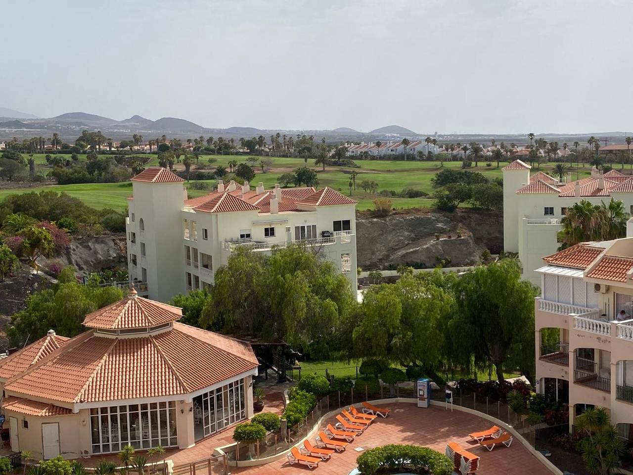 Entire apartment, Vacation 'Michelangelo Resort 126' with Shared Pool, Shared Garden and Air Conditioning in Las Adelfas, San Miguel de Abona