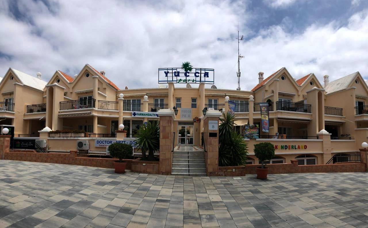 Appart’hôtel pour 10 personnes avec piscine in Playa del Duque, Adeje