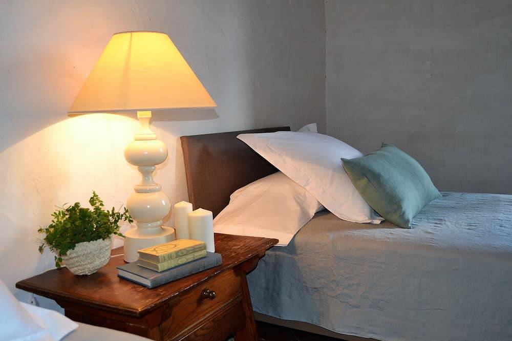 Masia Sitges Mas Peirot.  Authentic, Impressive Garden , 2 min. Beach in Cunit, Costa Dorada