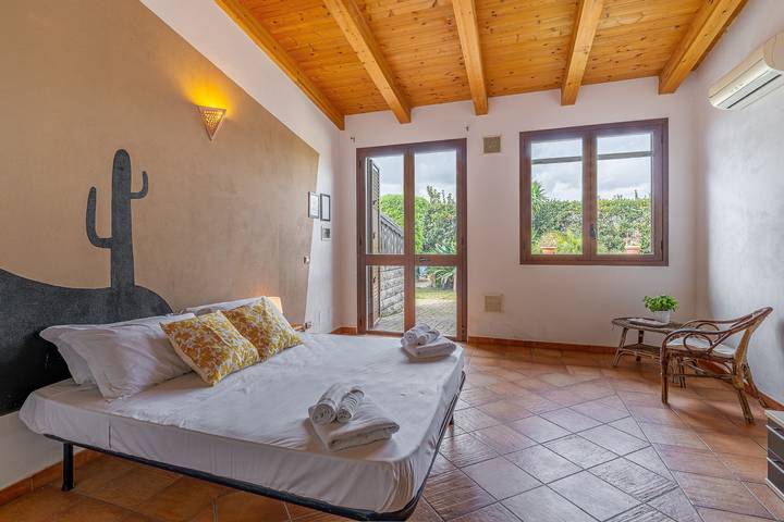 Ferienwohnung für 4 Personen, mit Kinderpool und Garten, kinderfreundlich in Syrakus