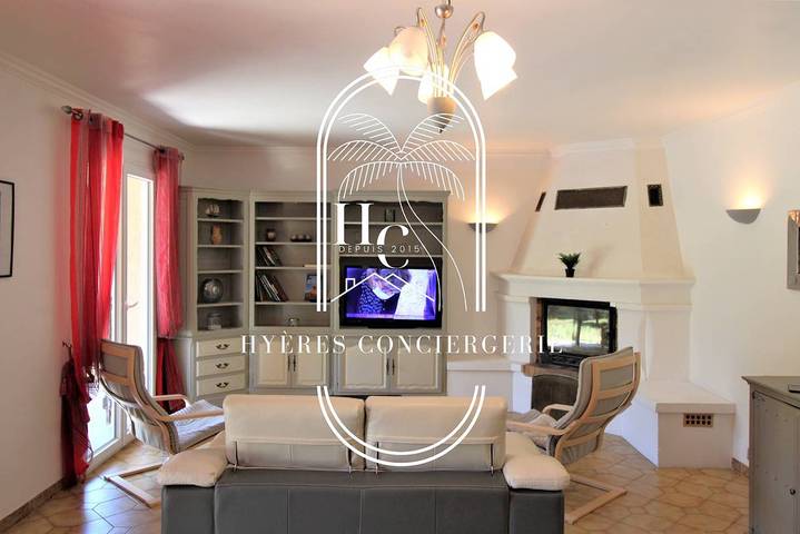 Location de vacances pour 8 personnes, avec terrasse ainsi que jacuzzi et jardin à Hyeres - 4