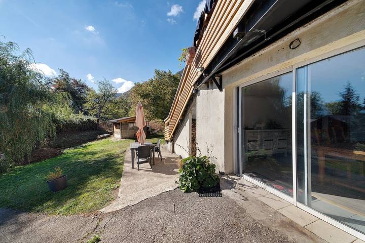 Entire apartment, Apartment 'Charmant Vue Mont-Blanc' with Mountain View and Wi-Fi in Onnion, Bonneville region
