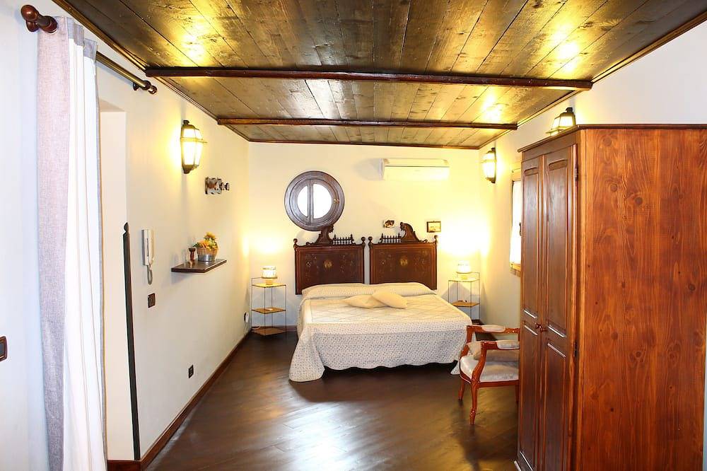 Beautiful Villa with Swimming Pool for Exclusive use, relax a few km from the sea! in Carini, Palermo Province