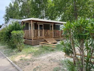 Camping pour 5 personnes, avec bassin pour enfant et terrasse à Vendres
