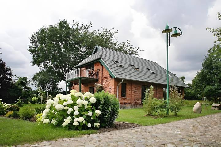 Ferienhaus für 10 Personen, mit Balkon und Garten sowie Sauna und Seeblick am Dümmer See (Mecklenburg-Vorpommern)