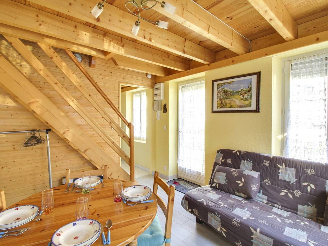 Entire apartment, Cozy Duplex Studio with Shared Outdoor Space in Central Cauterets, Near Ski Lifts in Cauterets, Pyrenees National Park