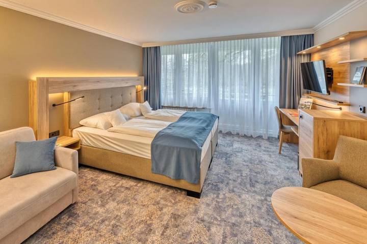 Hotel für 5 Personen, mit Balkon und Terrasse sowie Garten in Ahrensburg - 4