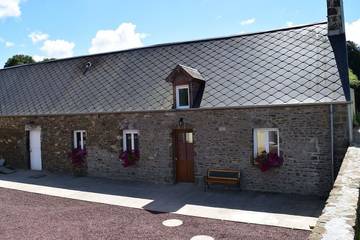 Gîte pour 4 personnes, avec jardin dans Saint Sauveur De Pierrepont