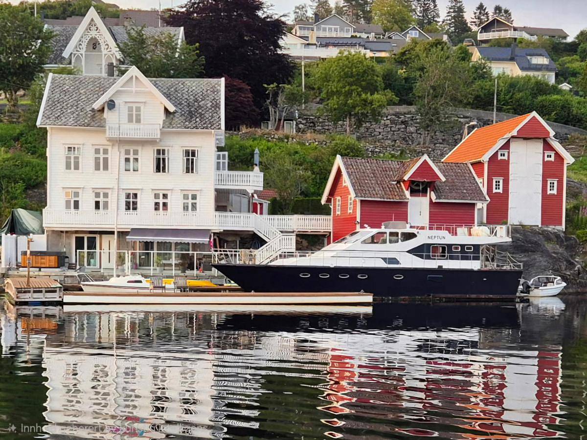 Boat Included, Waterfront Villa, Near Bergen in Lindås