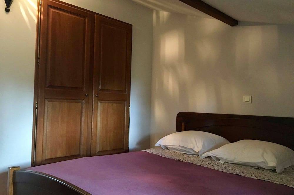 Appartement entier, Appartement indépendant dans maison. in Le Born, Haute-Garonne