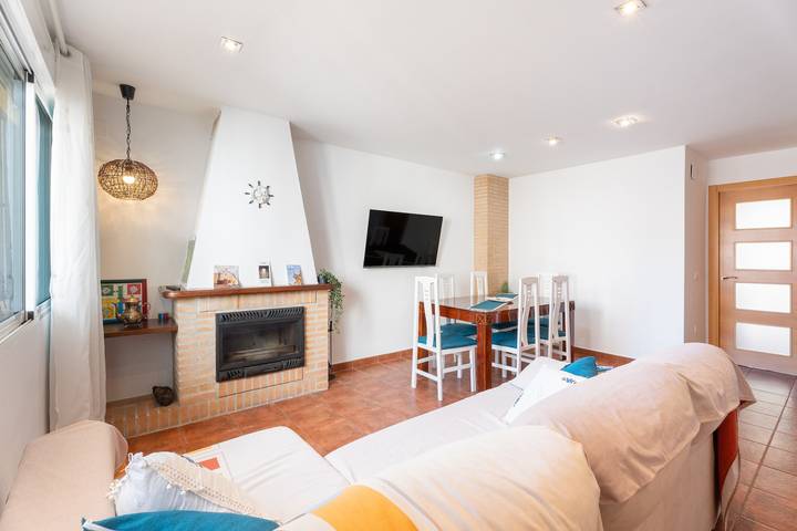 Casa de vacaciones 'Cozy Townhouse In Soneja' con vistas a la montaña, Wi-Fi y aire acondicionado in Soneja, Provincia de Castellón