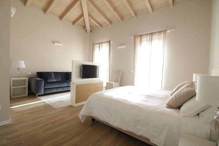 Villa für 10 Personen, mit Sauna und Whirlpool sowie Garten, mit Haustier am Gardasee - 2