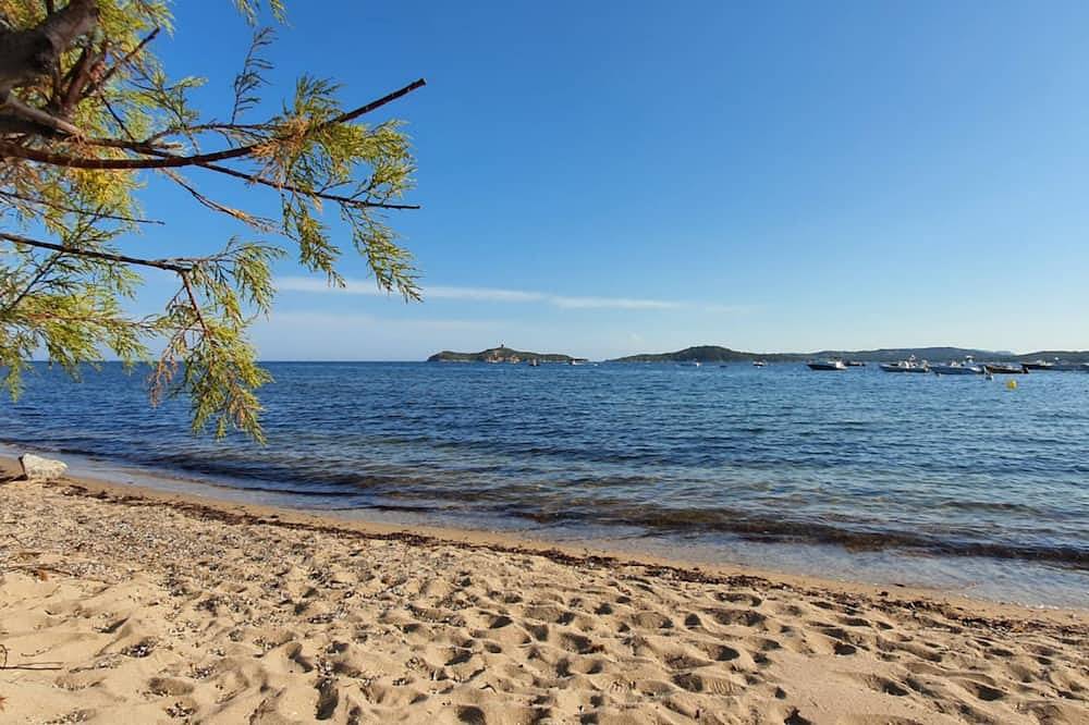 Jolie villa pieds dans l'eau vue mer | plage à 30 mètres in Zonza, Arrondissement de Sartène