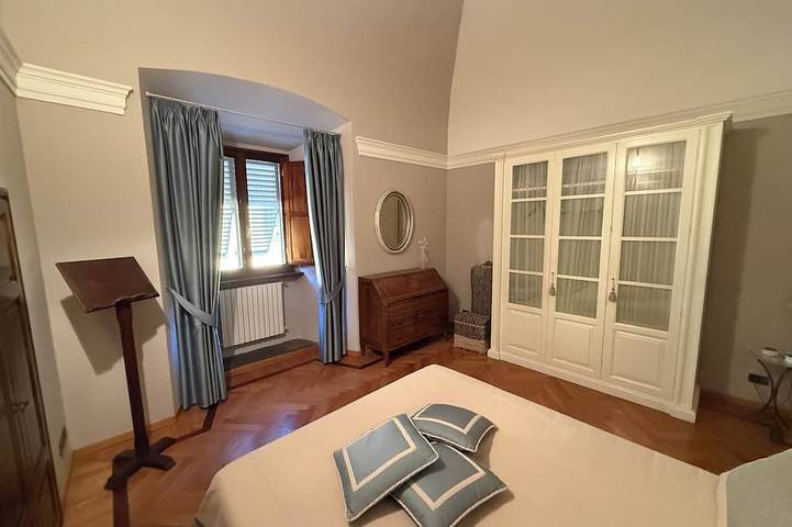Ganze Wohnung, Top floor in historic building in downtown Prato, with garage within walking distance in Prato, Prato Provinz