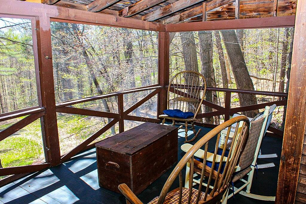 Cozy cottage near Lake Kanasatka with kayaks , dog-friendly in Moultonborough, Lake Winnipesaukee