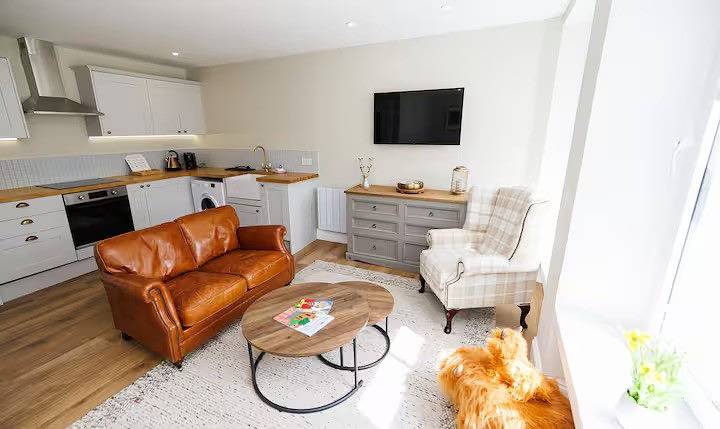 Entire holiday apartment, Stylish 3-Bed Apartment in the Heritage Quarter in Dunfermline, Fife region