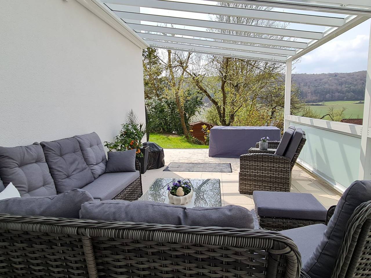 Apartamento entero, Dreibettzimmer mit Lounge-Terrasse und Garten in Nüdlingen, Rhön-Bayern